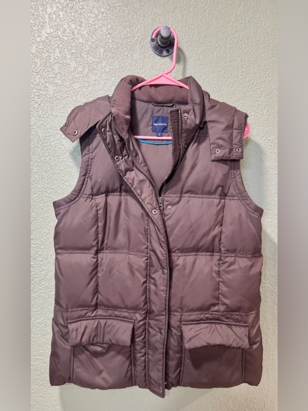 GAP Womens Maternity Quilted Puffer Vest in Mauve Brown M